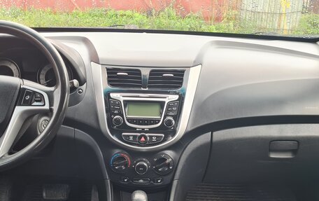 Hyundai Solaris II рестайлинг, 2013 год, 757 000 рублей, 28 фотография