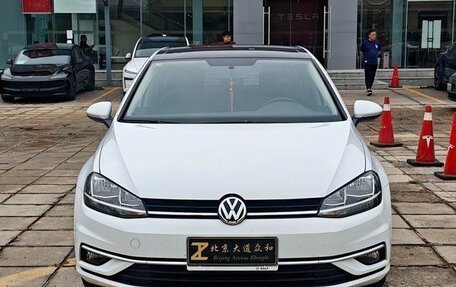 Volkswagen Golf VII, 2018 год, 1 600 887 рублей, 2 фотография
