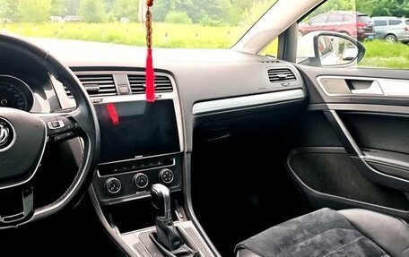 Volkswagen Golf VII, 2018 год, 1 600 887 рублей, 12 фотография