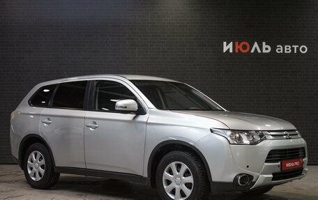 Mitsubishi Outlander III рестайлинг 3, 2014 год, 1 480 000 рублей, 3 фотография