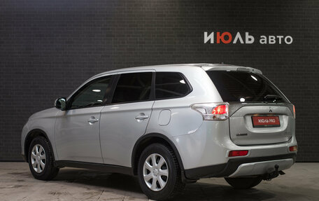 Mitsubishi Outlander III рестайлинг 3, 2014 год, 1 480 000 рублей, 4 фотография