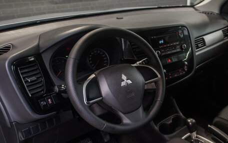 Mitsubishi Outlander III рестайлинг 3, 2014 год, 1 480 000 рублей, 8 фотография