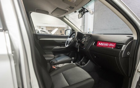 Mitsubishi Outlander III рестайлинг 3, 2014 год, 1 480 000 рублей, 9 фотография
