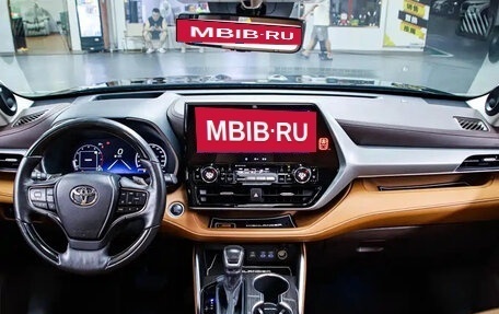 Toyota Highlander, 2022 год, 4 150 000 рублей, 4 фотография