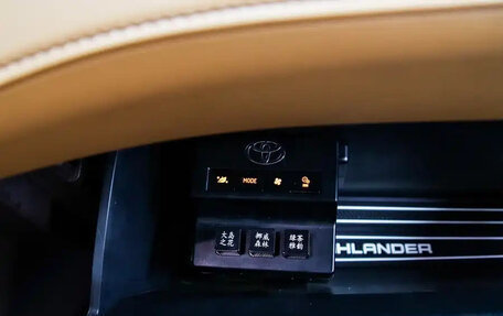 Toyota Highlander, 2022 год, 4 150 000 рублей, 15 фотография