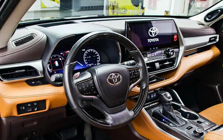 Toyota Highlander, 2022 год, 4 150 000 рублей, 5 фотография