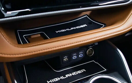 Toyota Highlander, 2022 год, 4 150 000 рублей, 13 фотография