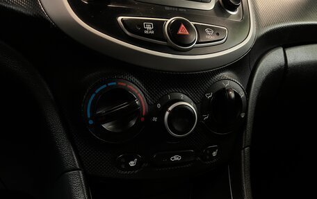 Hyundai Solaris II рестайлинг, 2011 год, 690 000 рублей, 12 фотография