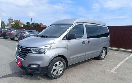 Hyundai Grand Starex Grand Starex I рестайлинг 2, 2019 год, 3 200 000 рублей, 1 фотография