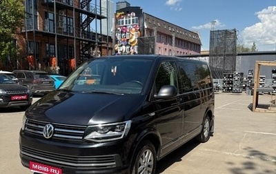 Volkswagen Multivan T6 рестайлинг, 2016 год, 2 800 000 рублей, 1 фотография