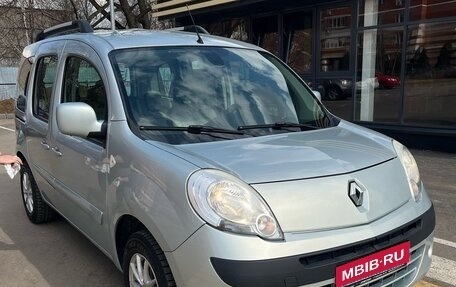 Renault Kangoo II рестайлинг, 2012 год, 990 000 рублей, 1 фотография