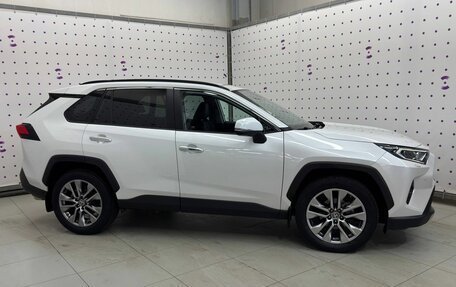 Toyota RAV4, 2019 год, 3 640 000 рублей, 7 фотография