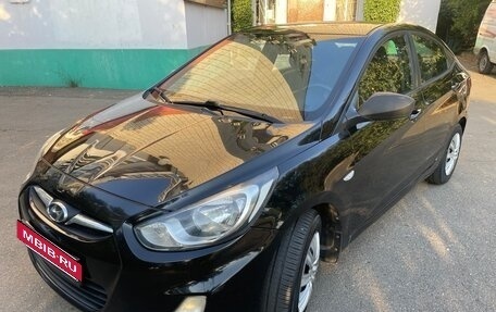 Hyundai Solaris II рестайлинг, 2011 год, 590 000 рублей, 3 фотография
