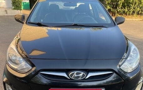 Hyundai Solaris II рестайлинг, 2011 год, 590 000 рублей, 2 фотография