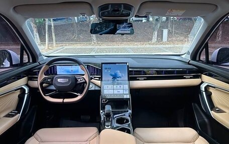 Geely Atlas, 2023 год, 1 615 000 рублей, 4 фотография