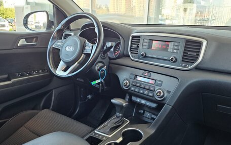 KIA Sportage IV рестайлинг, 2018 год, 2 399 000 рублей, 5 фотография