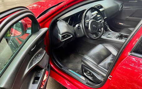Jaguar XE I рестайлинг, 2017 год, 2 000 000 рублей, 3 фотография