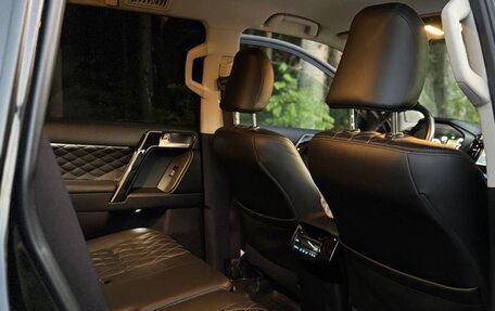 Toyota Land Cruiser Prado 150 рестайлинг 2, 2018 год, 4 400 000 рублей, 3 фотография