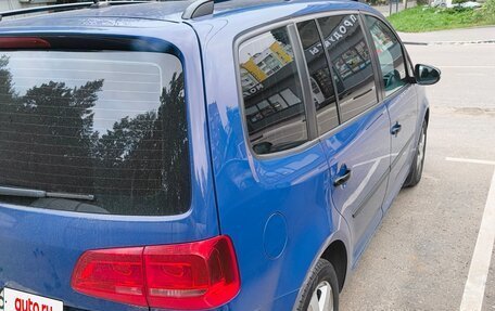 Volkswagen Touran III, 2011 год, 1 400 000 рублей, 2 фотография