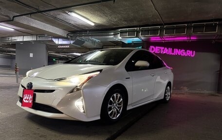 Toyota Prius IV XW50, 2018 год, 1 600 000 рублей, 4 фотография