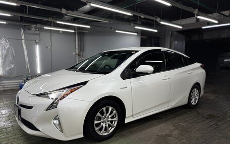 Toyota Prius IV XW50, 2018 год, 1 600 000 рублей, 13 фотография