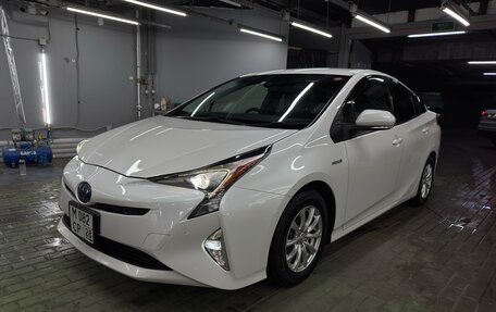 Toyota Prius IV XW50, 2018 год, 1 600 000 рублей, 16 фотография