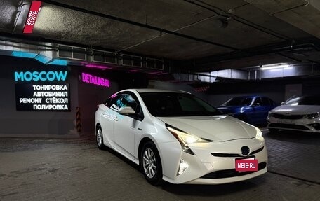 Toyota Prius IV XW50, 2018 год, 1 600 000 рублей, 5 фотография