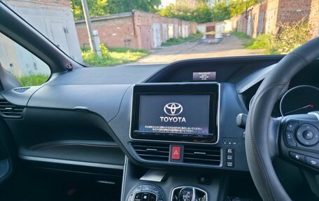 Toyota Voxy III, 2014 год, 1 750 000 рублей, 12 фотография