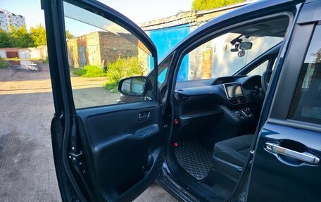 Toyota Voxy III, 2014 год, 1 750 000 рублей, 7 фотография