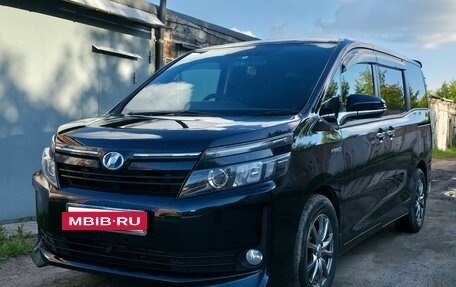 Toyota Voxy III, 2014 год, 1 750 000 рублей, 2 фотография