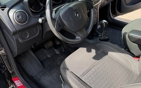 Renault Logan II, 2018 год, 850 000 рублей, 5 фотография