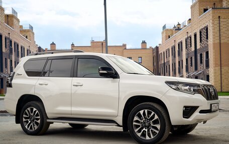 Toyota Land Cruiser Prado 150 рестайлинг 2, 2021 год, 6 560 000 рублей, 2 фотография