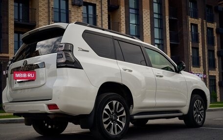 Toyota Land Cruiser Prado 150 рестайлинг 2, 2021 год, 6 560 000 рублей, 5 фотография
