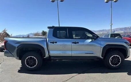 Toyota Tacoma, 2025 год, 7 000 000 рублей, 4 фотография