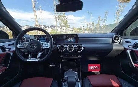Mercedes-Benz A-Класс, 2022 год, 1 850 000 рублей, 2 фотография