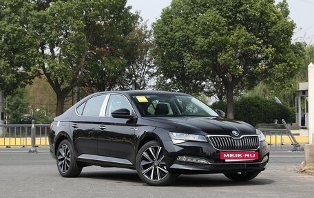 Skoda Superb III рестайлинг, 2025 год, 3 050 031 рублей, 2 фотография