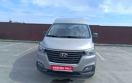 Hyundai Grand Starex Grand Starex I рестайлинг 2, 2019 год, 3 200 000 рублей, 3 фотография