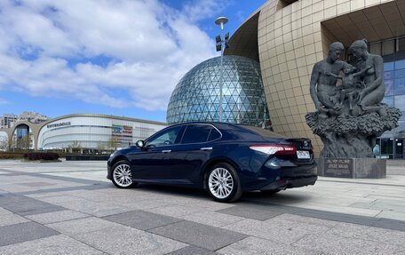Toyota Camry, 2018 год, 2 700 000 рублей, 4 фотография