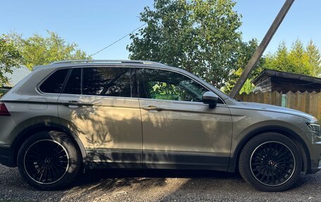 Volkswagen Tiguan II, 2017 год, 2 600 000 рублей, 3 фотография