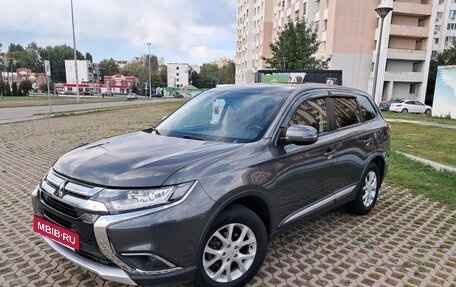 Mitsubishi Outlander III рестайлинг 3, 2015 год, 1 720 000 рублей, 2 фотография