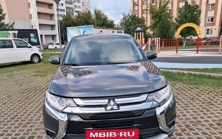 Mitsubishi Outlander III рестайлинг 3, 2015 год, 1 720 000 рублей, 3 фотография