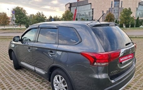 Mitsubishi Outlander III рестайлинг 3, 2015 год, 1 720 000 рублей, 4 фотография