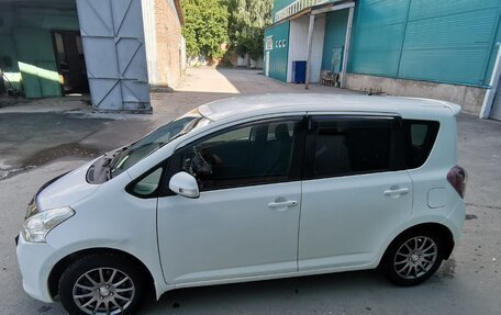 Toyota Ractis I, 2009 год, 800 000 рублей, 3 фотография