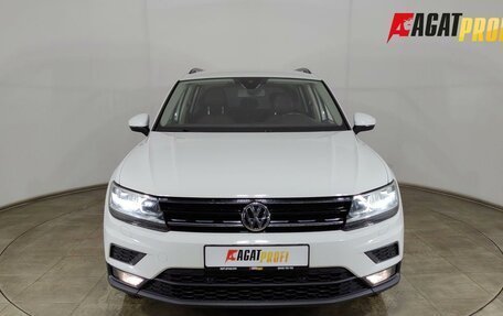 Volkswagen Tiguan II, 2020 год, 2 300 000 рублей, 2 фотография