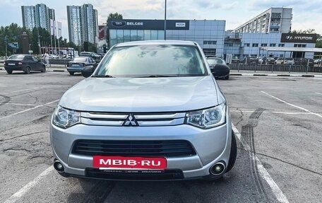 Mitsubishi Outlander III рестайлинг 3, 2014 год, 1 050 000 рублей, 2 фотография