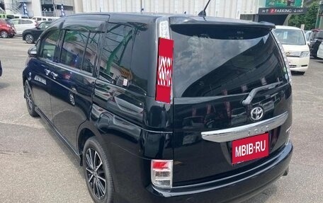 Toyota ISis I, 2013 год, 998 000 рублей, 3 фотография