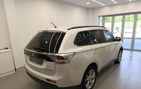 Mitsubishi Outlander III рестайлинг 3, 2013 год, 1 370 000 рублей, 6 фотография