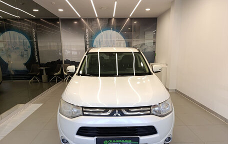 Mitsubishi Outlander III рестайлинг 3, 2013 год, 1 370 000 рублей, 2 фотография