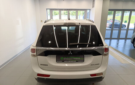 Mitsubishi Outlander III рестайлинг 3, 2013 год, 1 370 000 рублей, 5 фотография