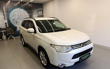 Mitsubishi Outlander III рестайлинг 3, 2013 год, 1 370 000 рублей, 3 фотография